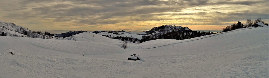 Ai Piani d'Artavaggio (1650 m) iinevati con vista in Zuc di Maesimo e Resegone